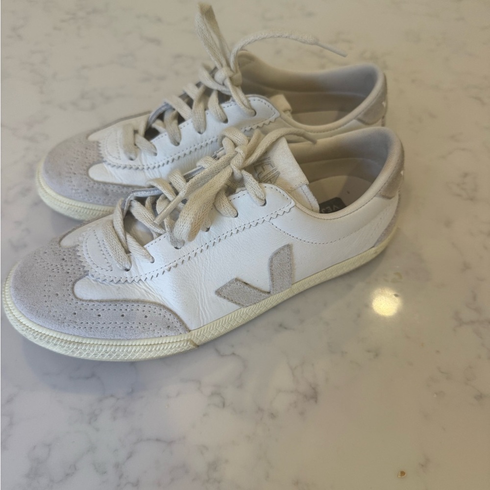 Veja Leather White Neutral Volley. Women’s Size. 37.